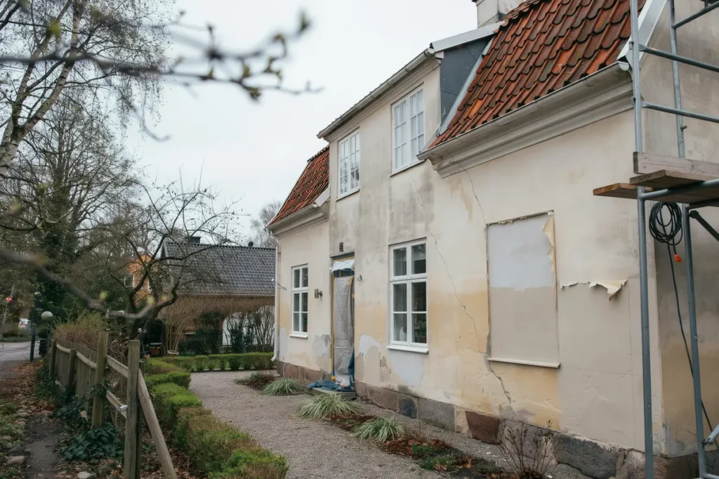 m la putsad fasad r tt f rgval spricklagning och underh ll f r ett h llbart resultat